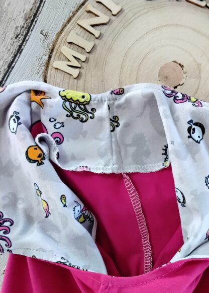 Niedliches Latzkleid  gr 74 mit Sonnenmütze KU 44-45 cm Meerestiere – Bild 3